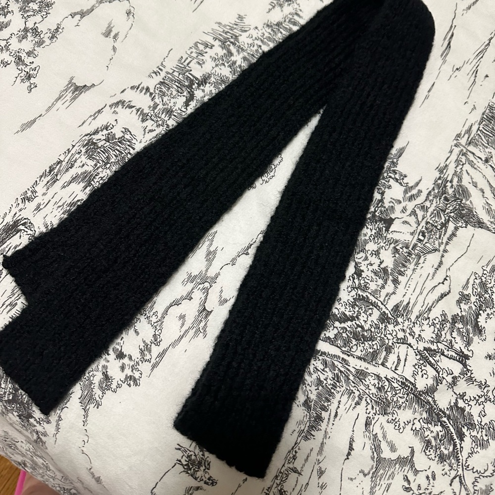 3/25$ Long black scarf NEW - Picture 4 of 8